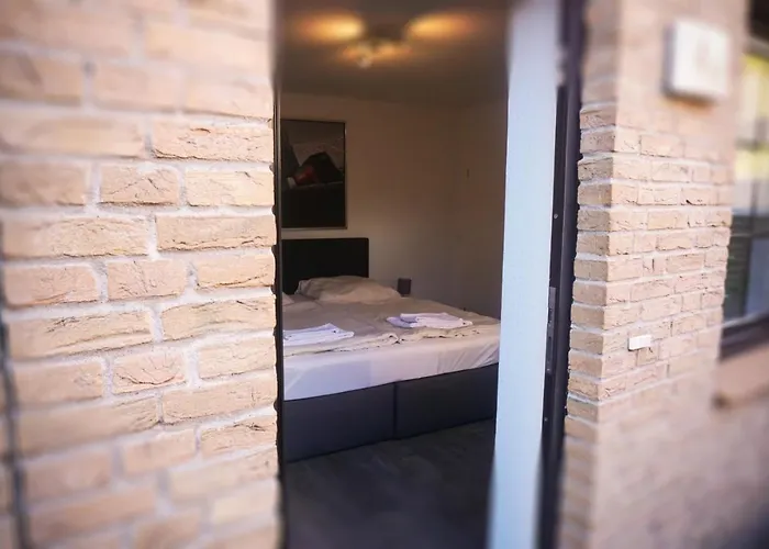 מלון Ellada Restaurant & 3*