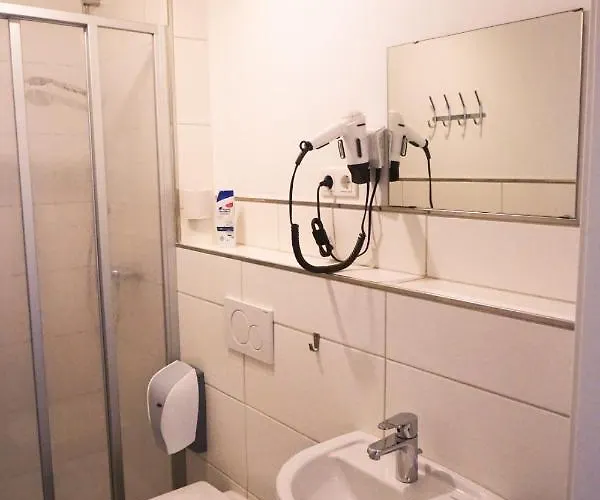 Ellada Restaurant & מלון טארפ