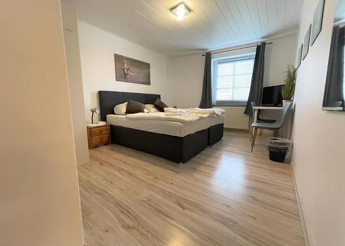 Ellada Restaurant & מלון 3*