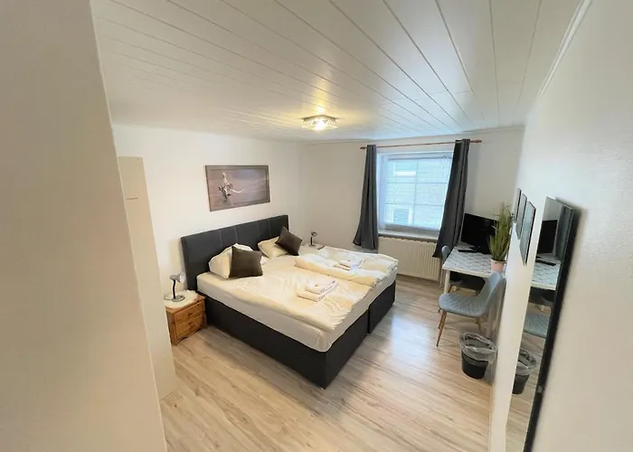 Ellada Restaurant & מלון טארפ