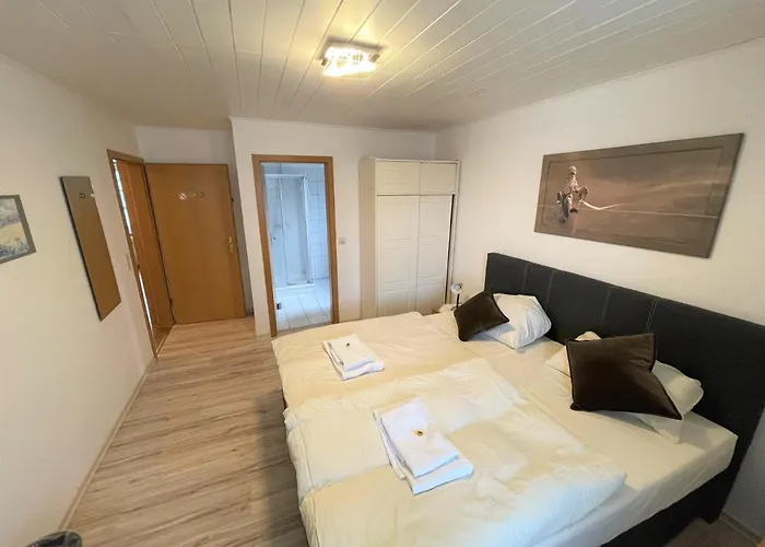 Ellada Restaurant & מלון 3*