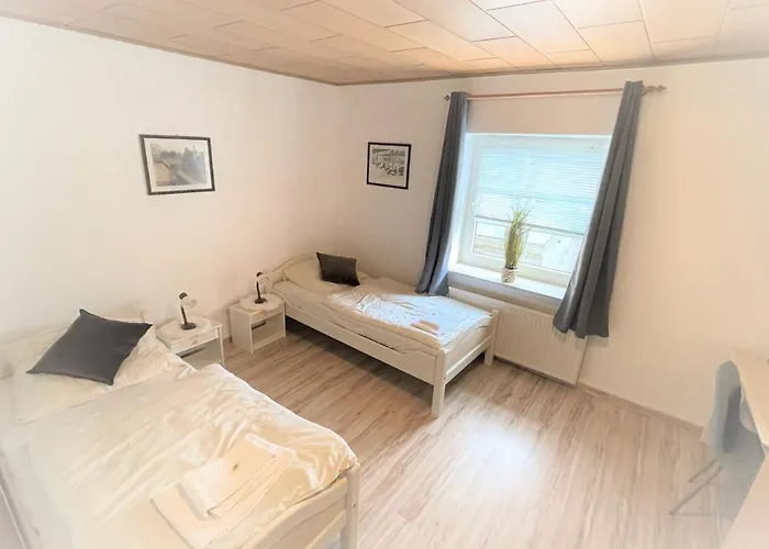 Ellada Restaurant & מלון 3*