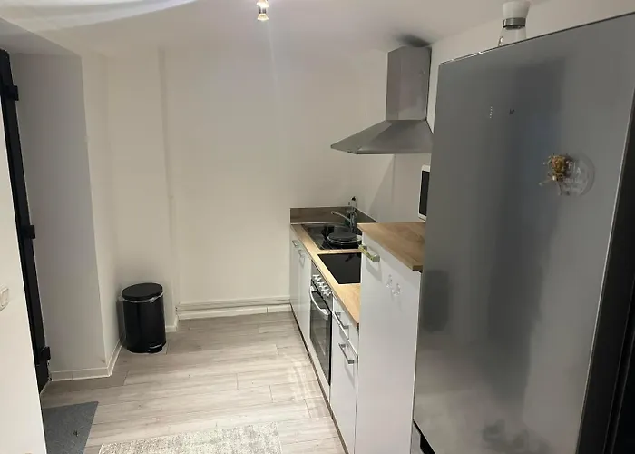 Ellada Restaurant & טארפ